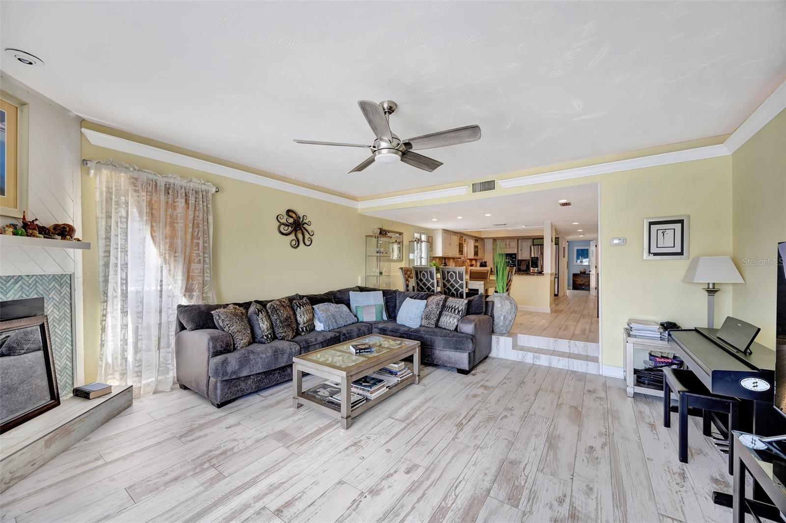 234 DOLPHIN PT #1, CLEARWATER BEACH, FL, 33767