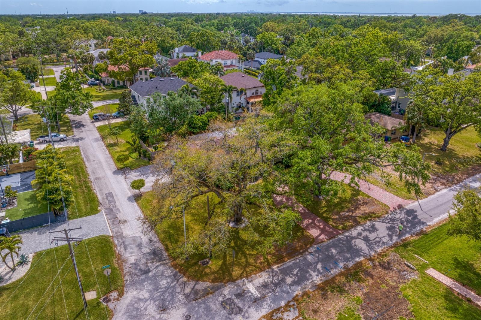 4302 W WOODMERE RD, TAMPA, FL, 33609