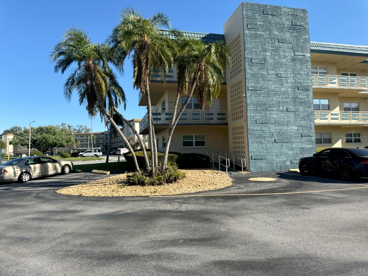 5750 80TH ST N #B203, ST PETERSBURG, FL, 33709