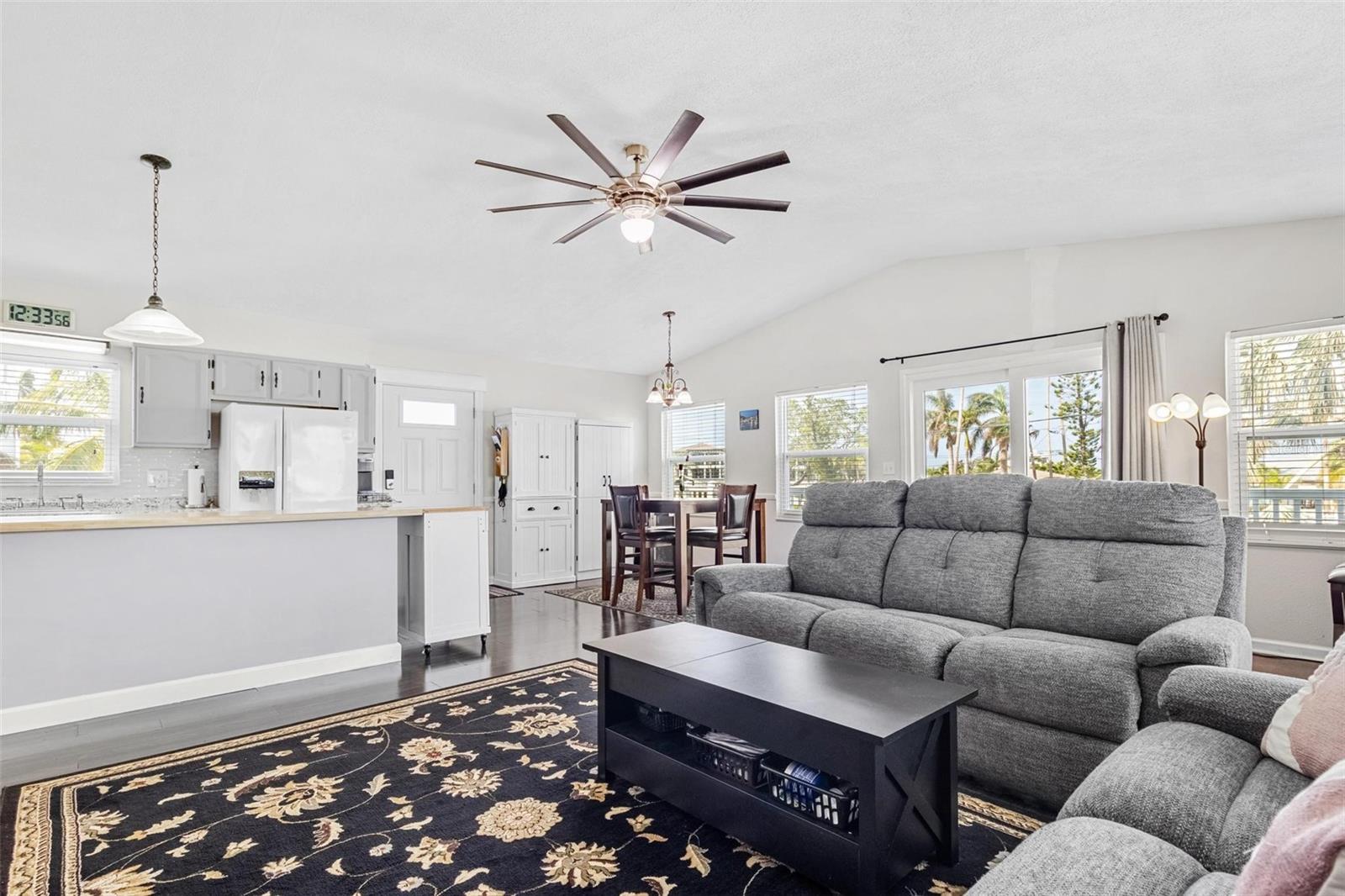 15823 REDINGTON DR, REDINGTON BEACH, FL, 33708