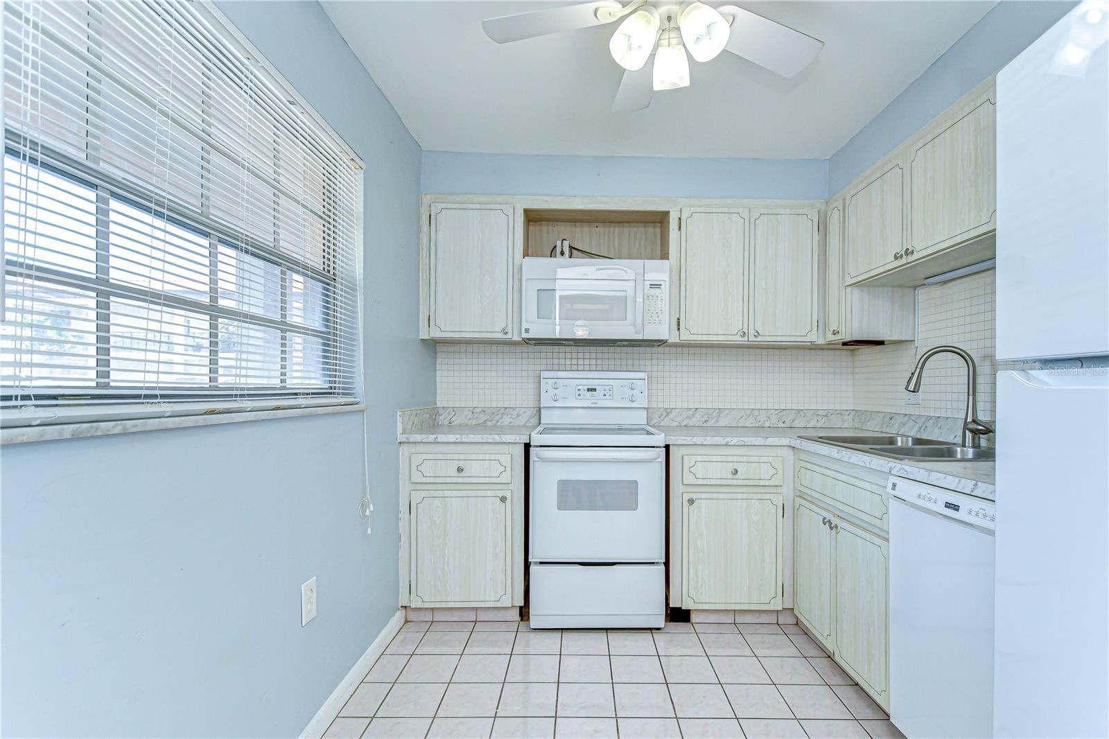 10190 IMPERIAL POINT DR W #8, LARGO, FL, 33774