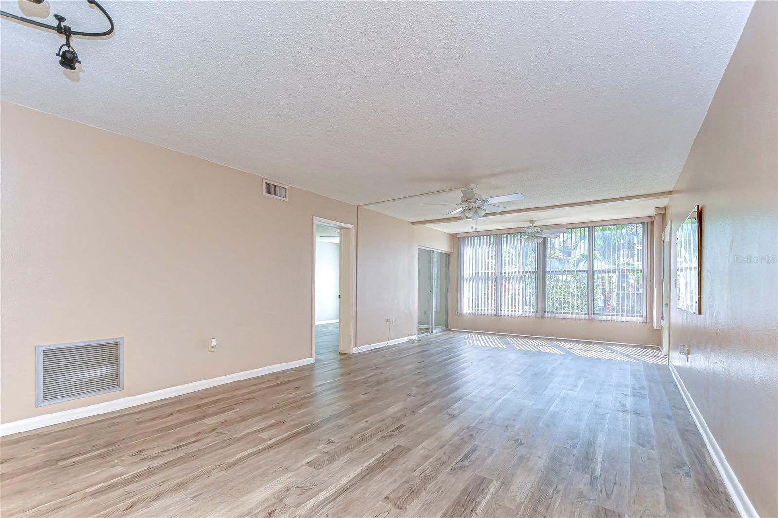 10190 IMPERIAL POINT DR W #8, LARGO, FL, 33774