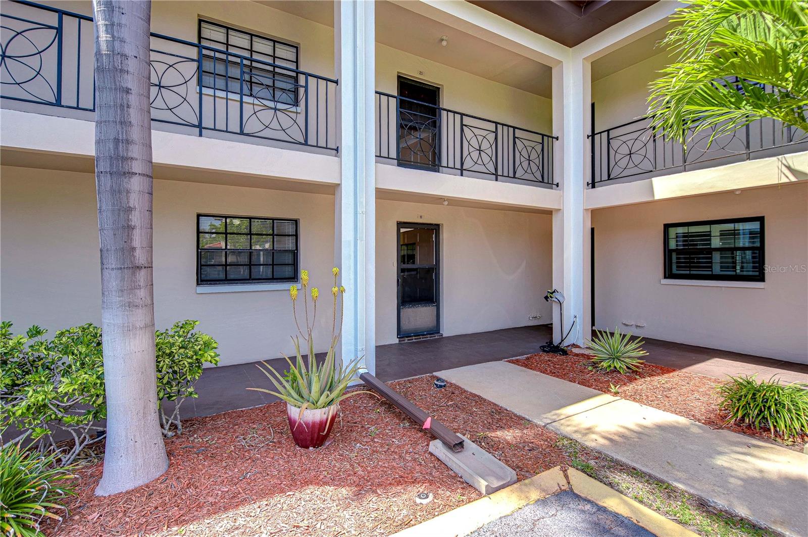 10190 IMPERIAL POINT DR W #8, LARGO, FL, 33774