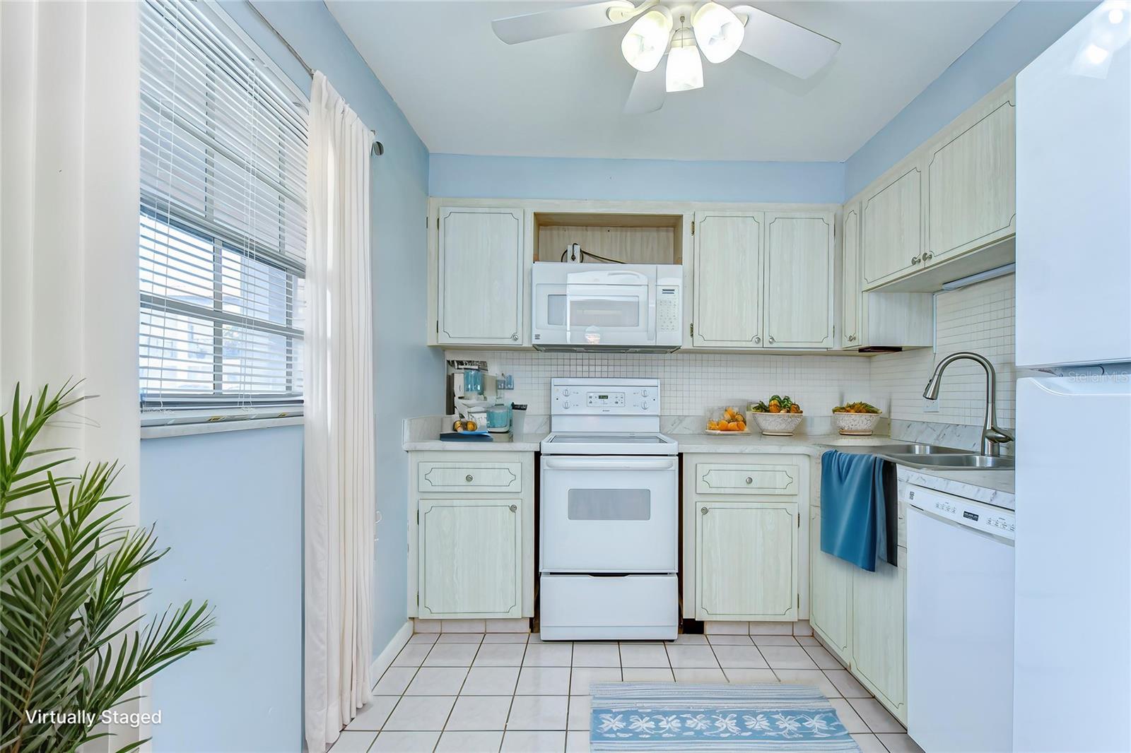 10190 IMPERIAL POINT DR W #8, LARGO, FL, 33774