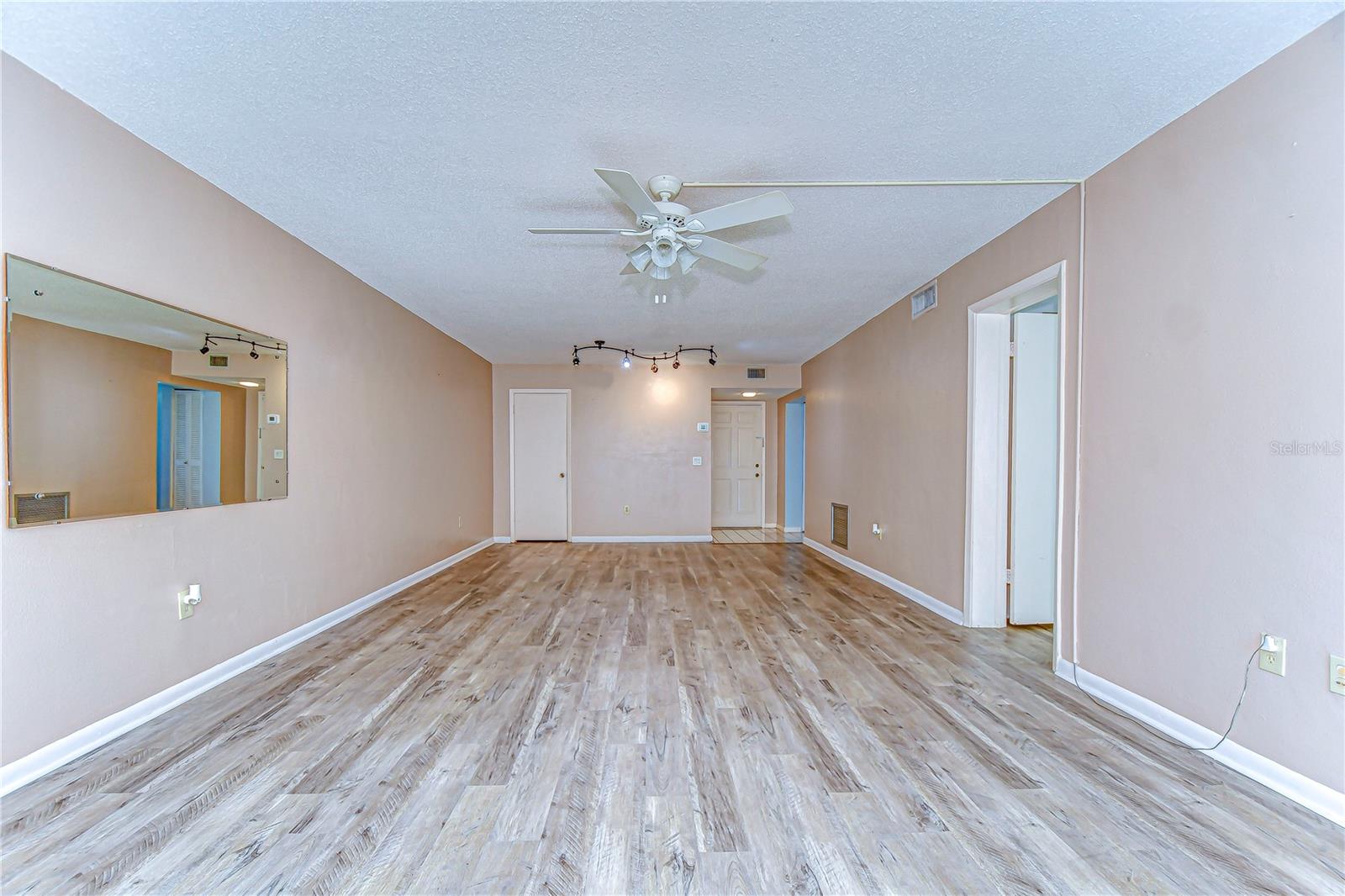 10190 IMPERIAL POINT DR W #8, LARGO, FL, 33774