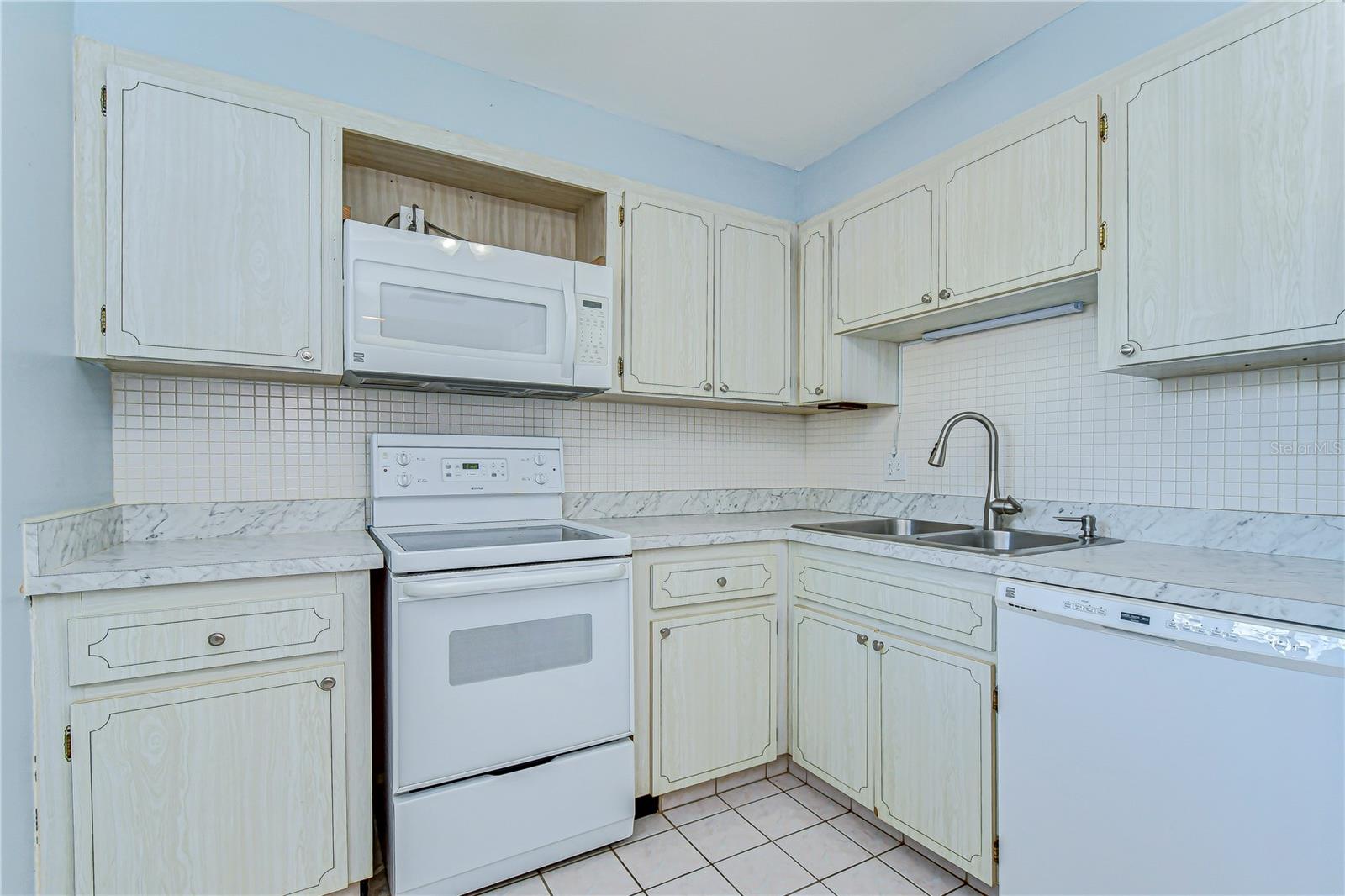 10190 IMPERIAL POINT DR W #8, LARGO, FL, 33774