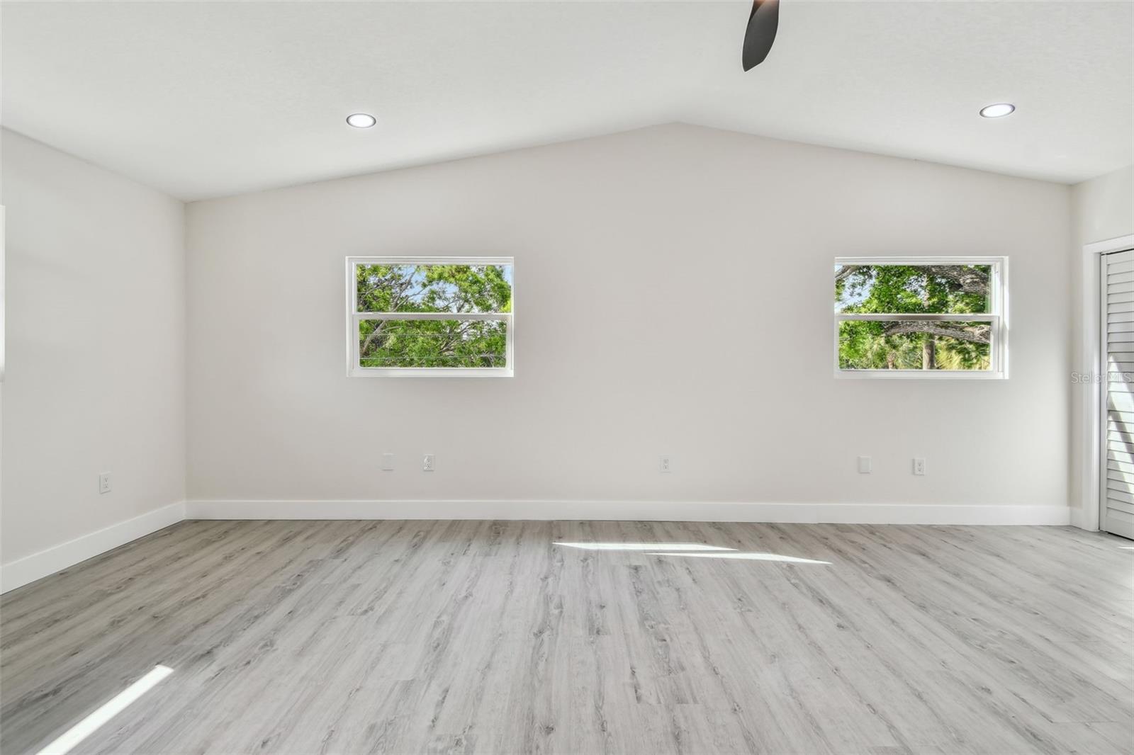 TB8367809 Property Photo