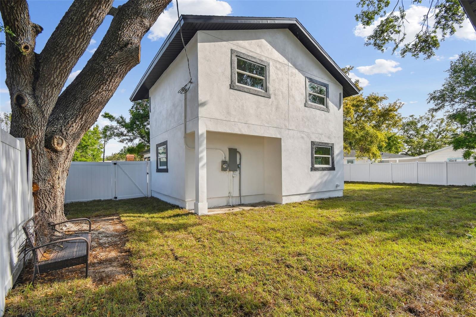 TB8367809 Property Photo