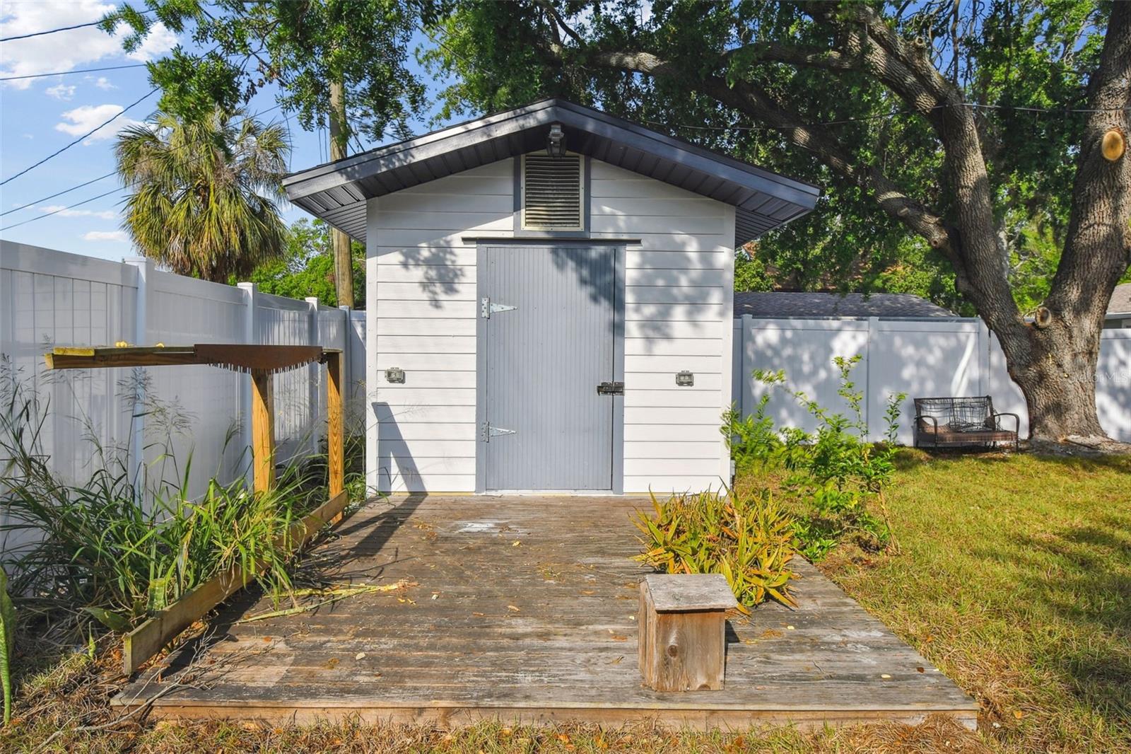 TB8367809 Property Photo