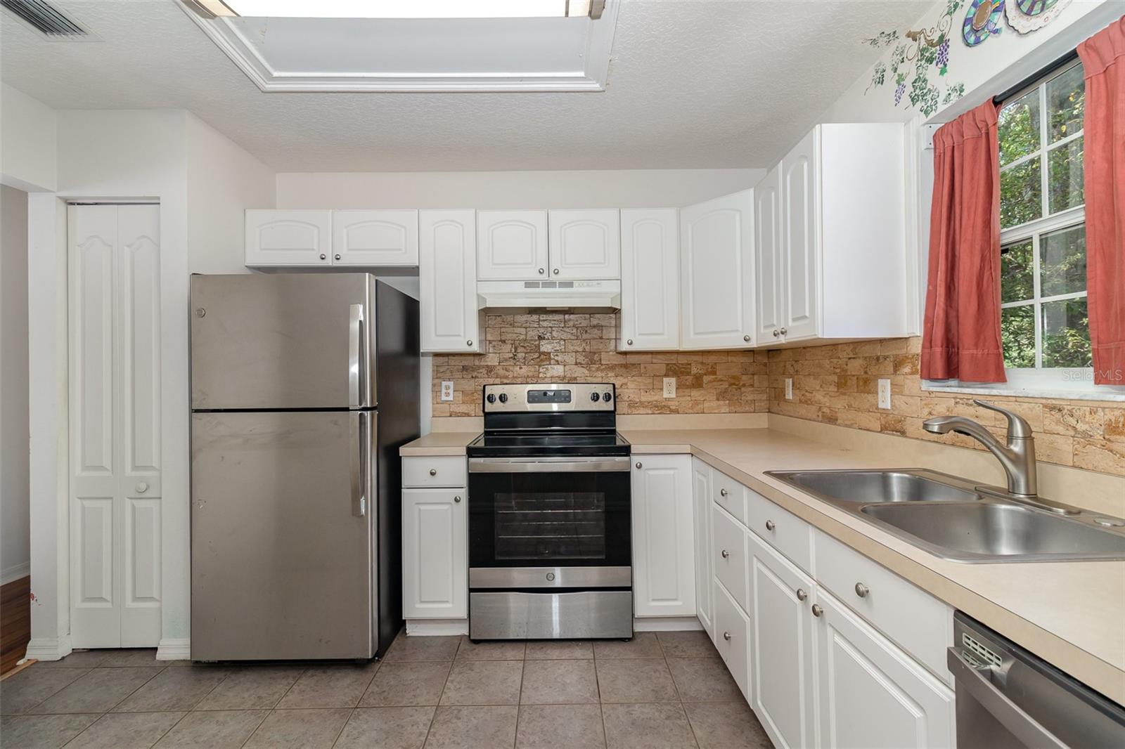 63 ORANGE BLOSSOM DR S, EUSTIS, FL, 32726