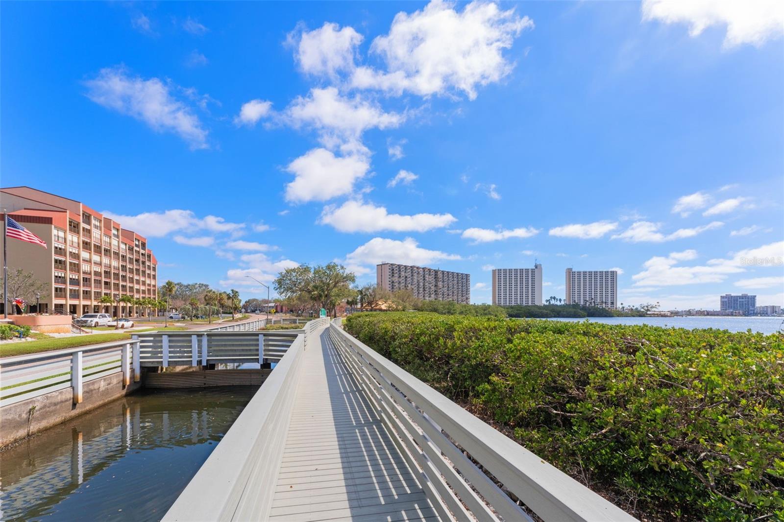 7075 SUNSET DR S, SOUTH PASADENA, FL, 33707