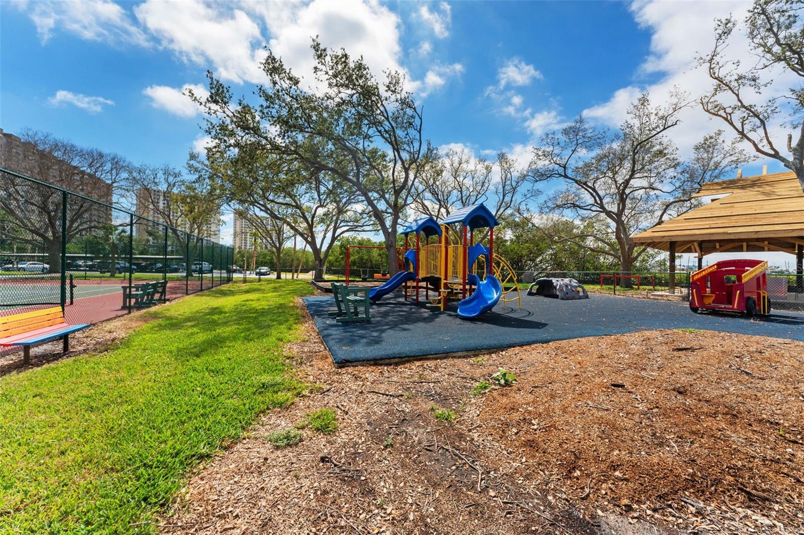 7075 SUNSET DR S, SOUTH PASADENA, FL, 33707