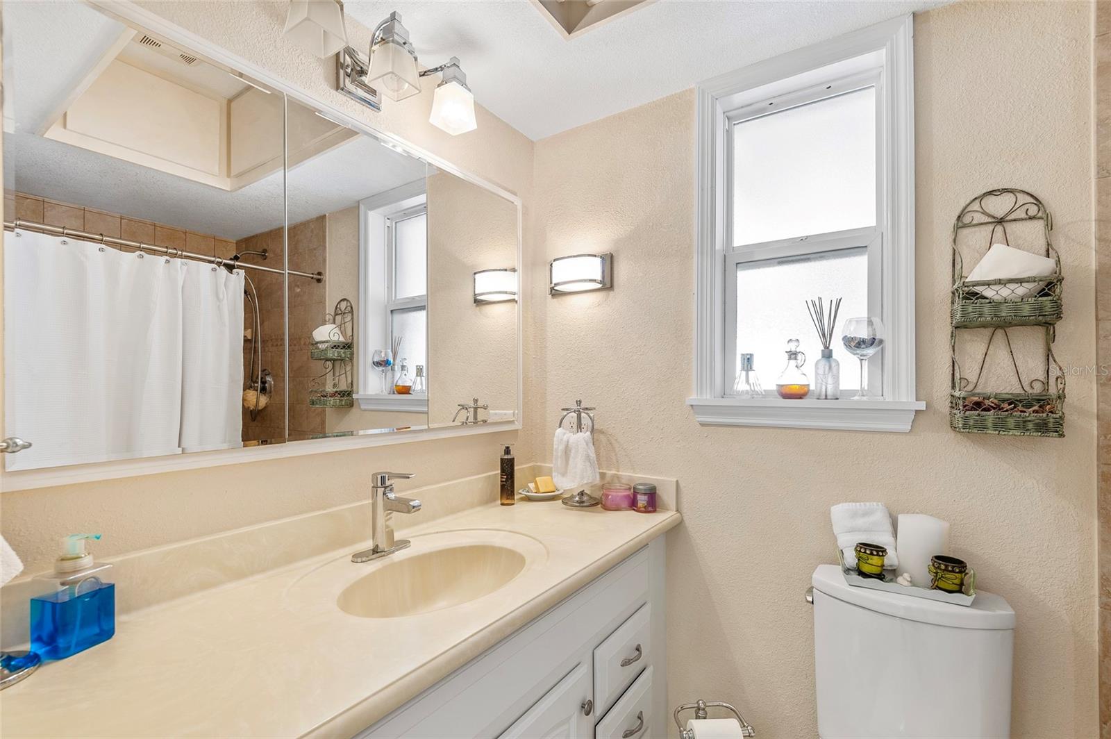 335 W BAY ST, WINTER GARDEN, FL, 34787