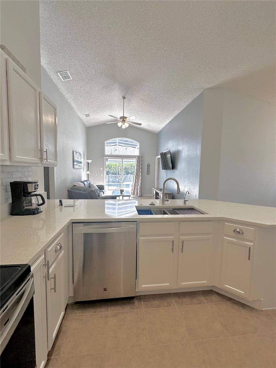 102 FOX LOOP, DAVENPORT, FL, 33837