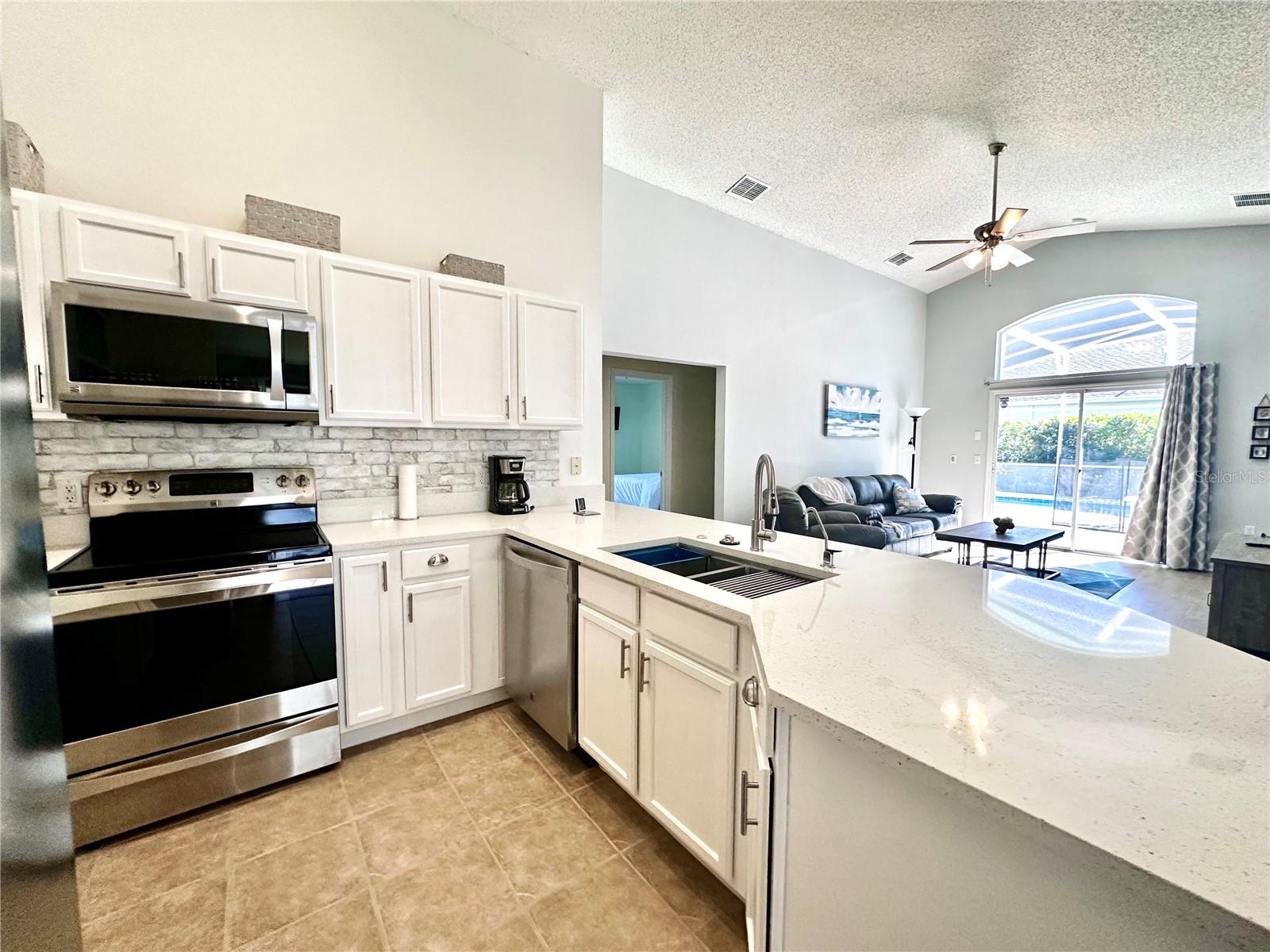 102 FOX LOOP, DAVENPORT, FL, 33837