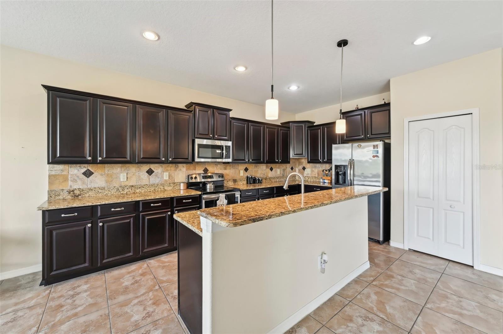 627 WASHITA STONE DR, RUSKIN, FL, 33570