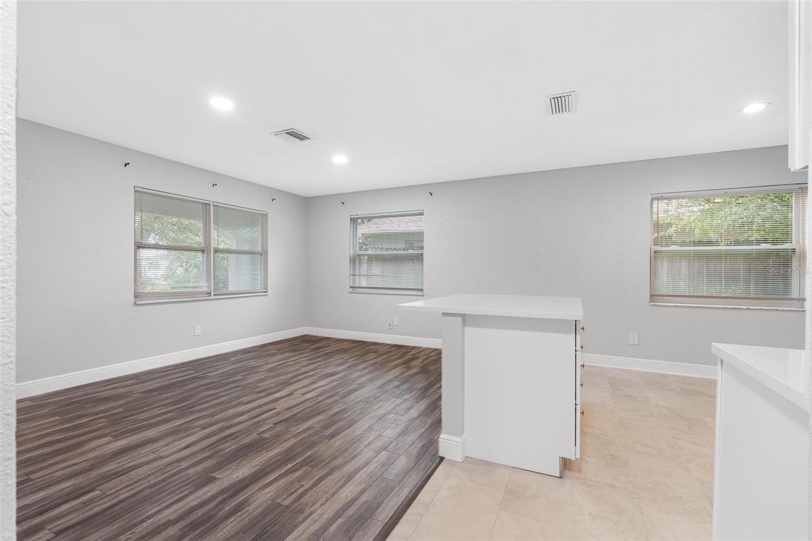 5712 17TH AVE N, ST PETERSBURG, FL, 33710