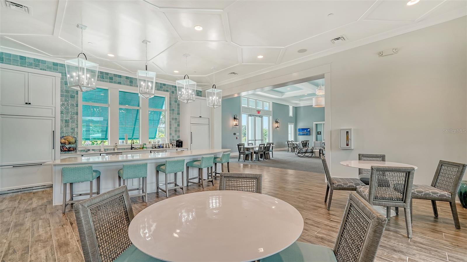 10105 CANAVERAL CIR, SARASOTA, FL, 34241