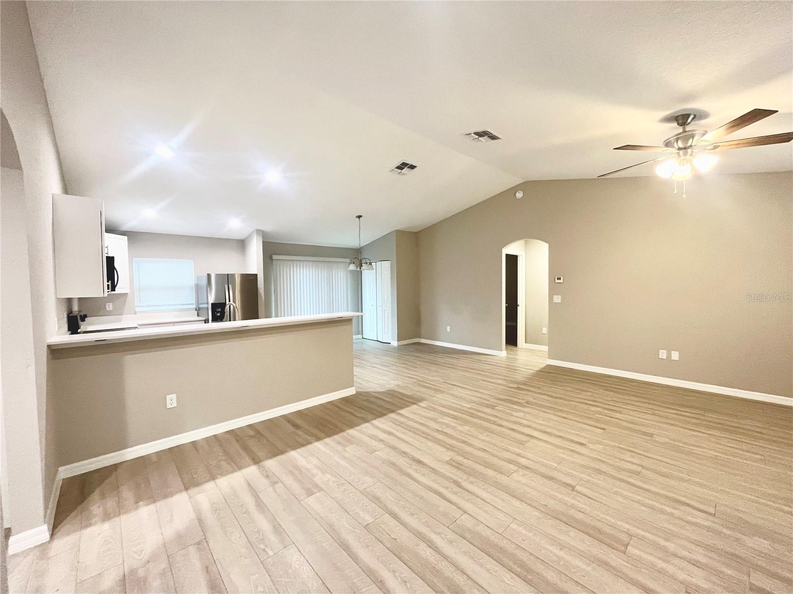 11 BAY PLACE CT, OCKLAWAHA, FL, 32179