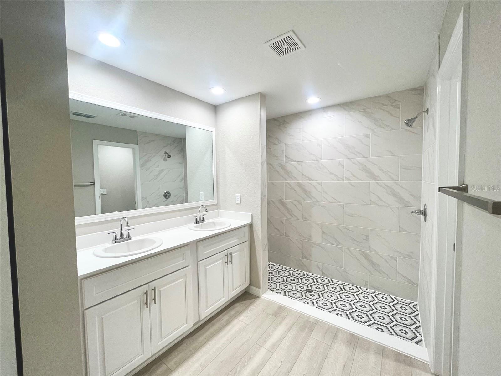 11 BAY PLACE CT, OCKLAWAHA, FL, 32179