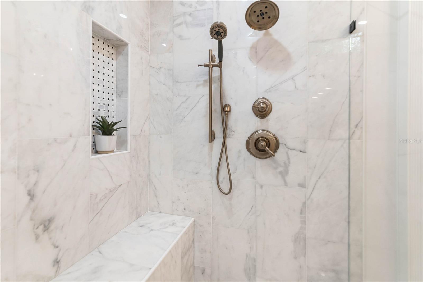 1 W VILLAGE DR, OVIEDO, FL, 32765