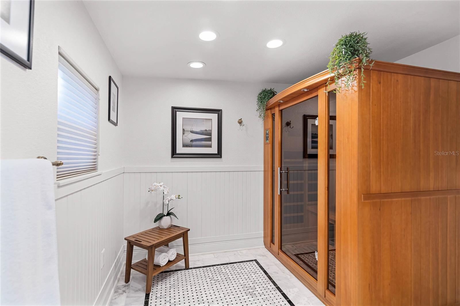 1 W VILLAGE DR, OVIEDO, FL, 32765