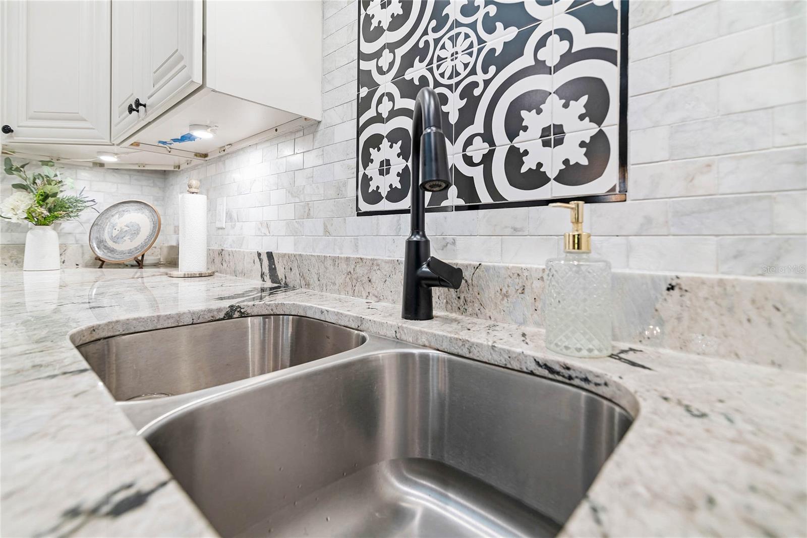 1 W VILLAGE DR, OVIEDO, FL, 32765