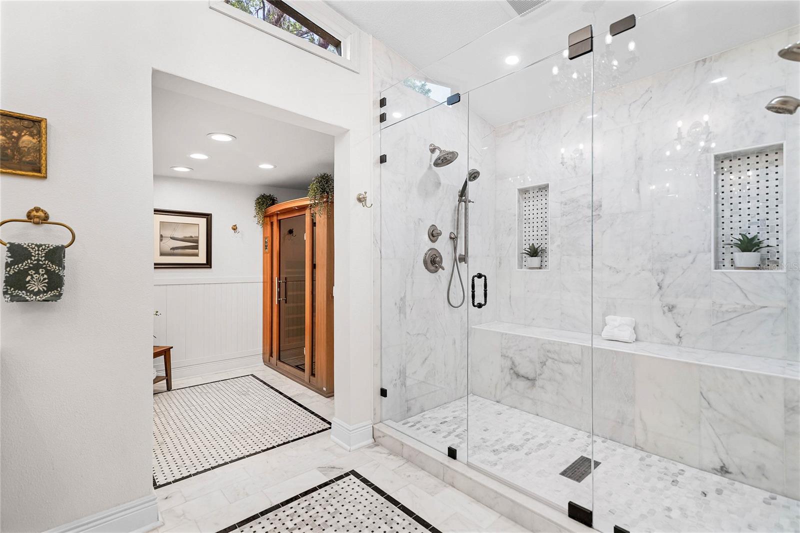 1 W VILLAGE DR, OVIEDO, FL, 32765