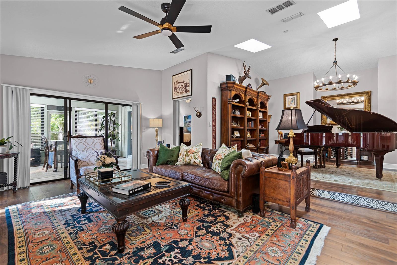 1 W VILLAGE DR, OVIEDO, FL, 32765