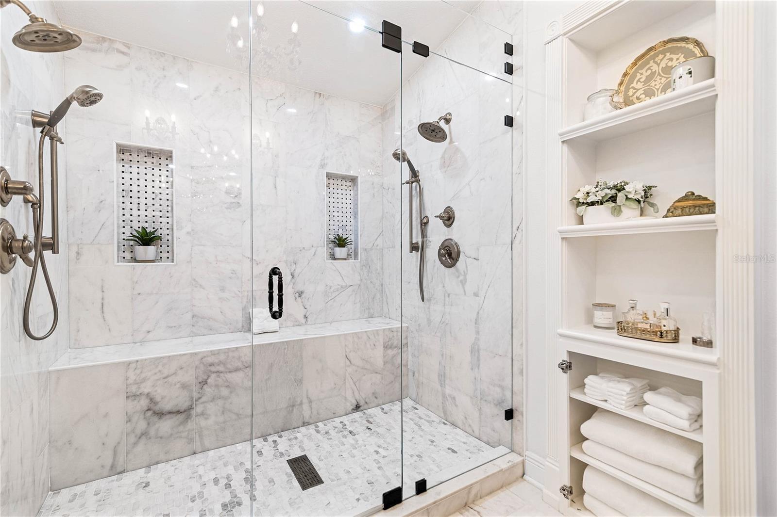 1 W VILLAGE DR, OVIEDO, FL, 32765