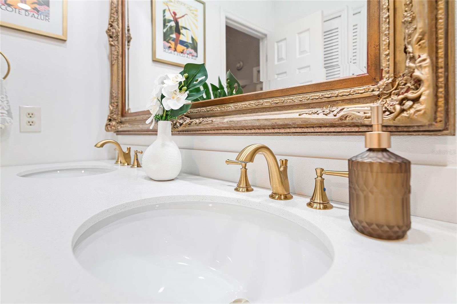 1 W VILLAGE DR, OVIEDO, FL, 32765