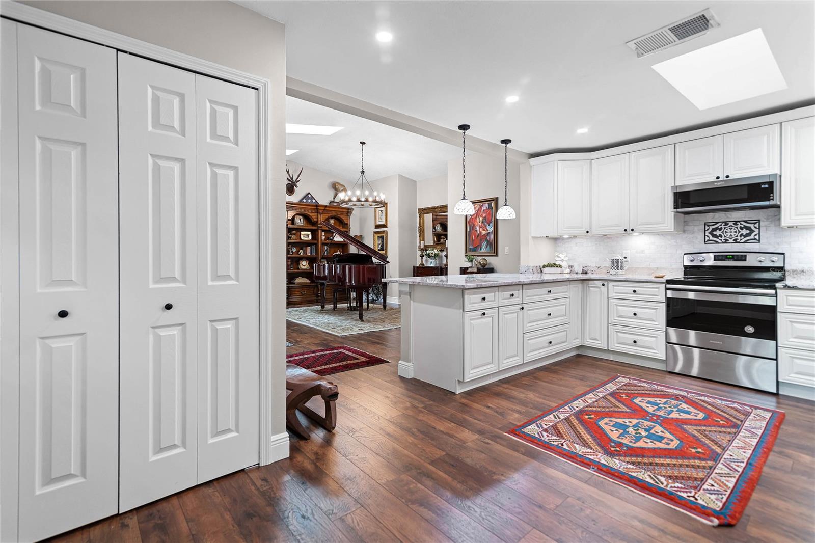 1 W VILLAGE DR, OVIEDO, FL, 32765