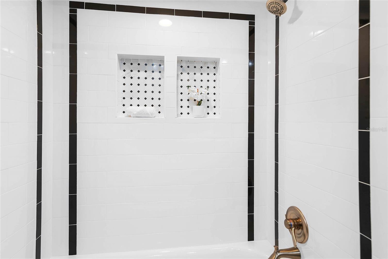 1 W VILLAGE DR, OVIEDO, FL, 32765