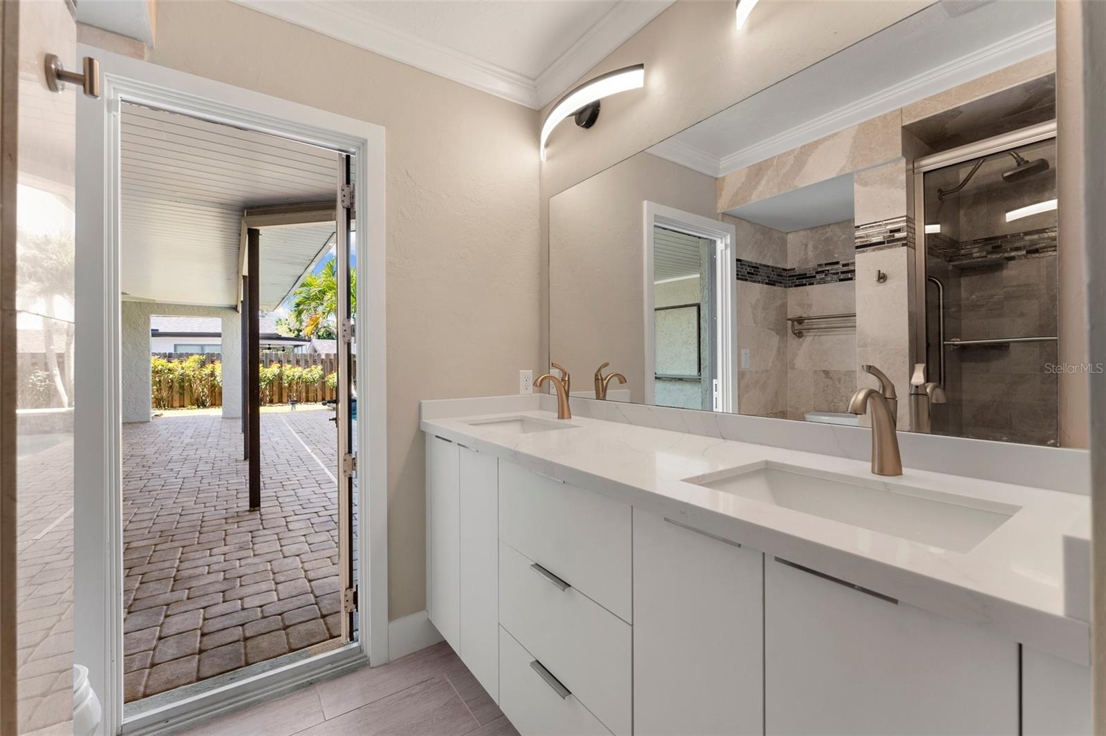 124 E NORTH SHORE AVE, NORTH FORT MYERS, FL, 33917