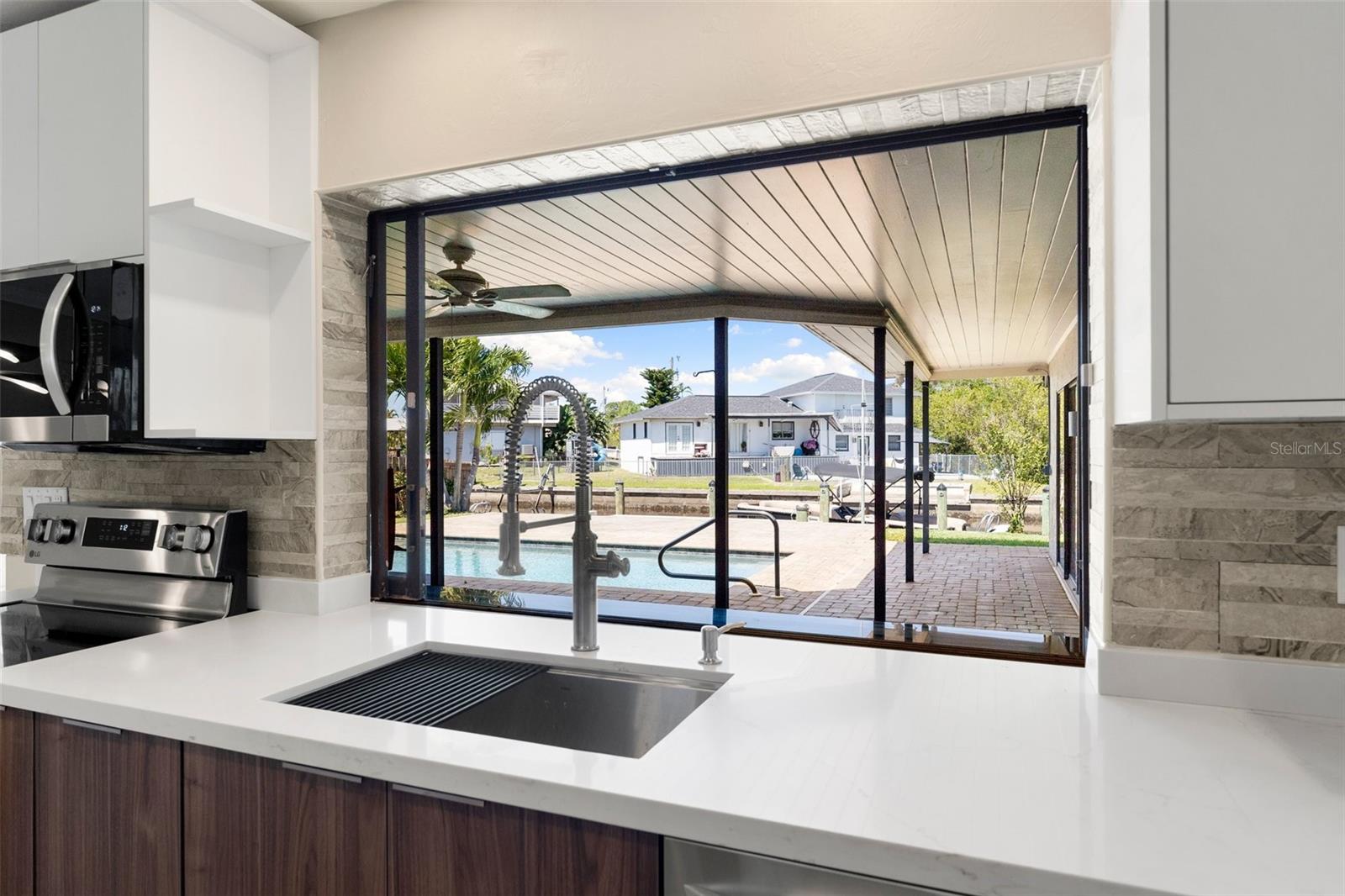 124 E NORTH SHORE AVE, NORTH FORT MYERS, FL, 33917