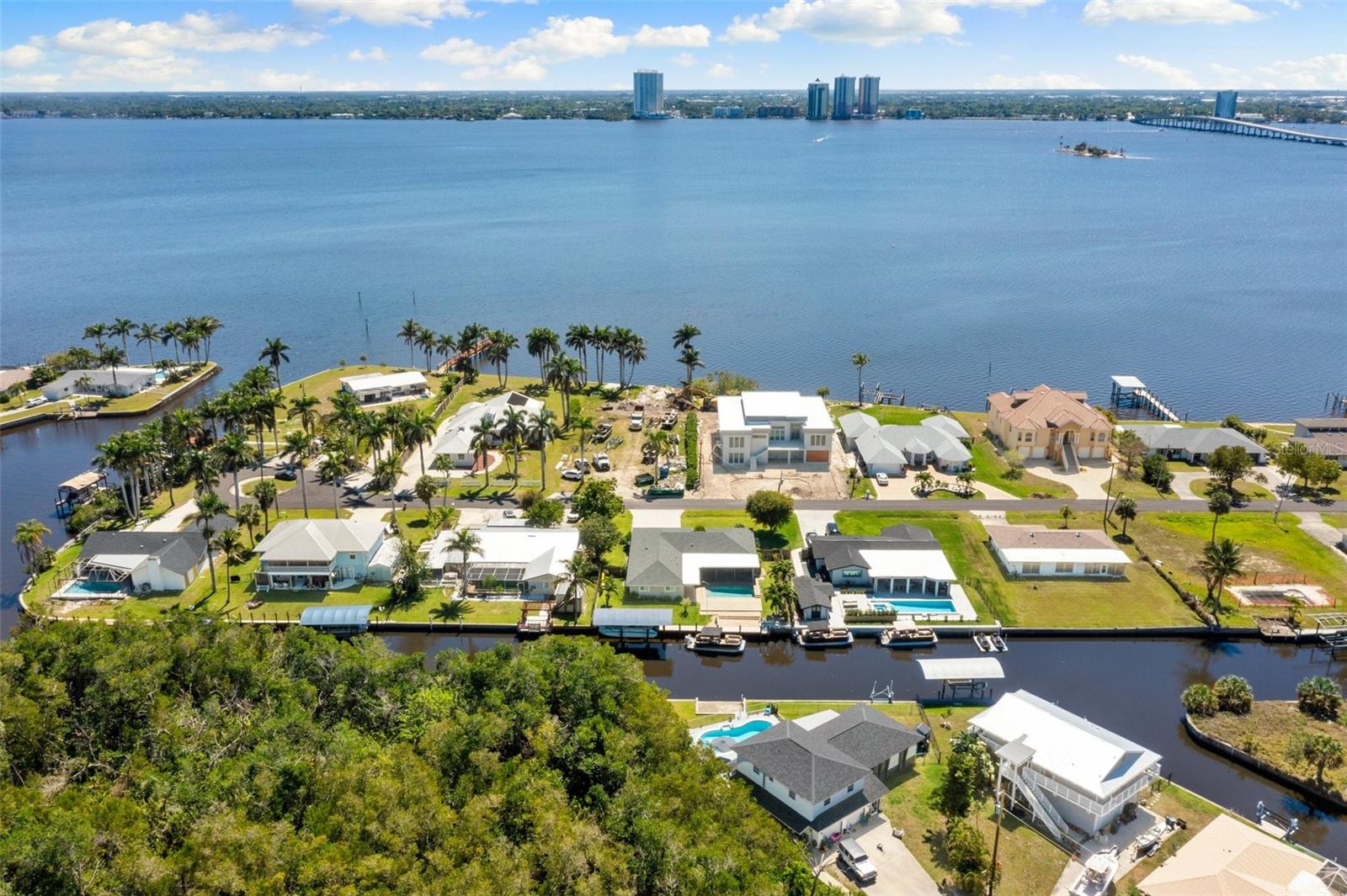 124 E NORTH SHORE AVE, NORTH FORT MYERS, FL, 33917