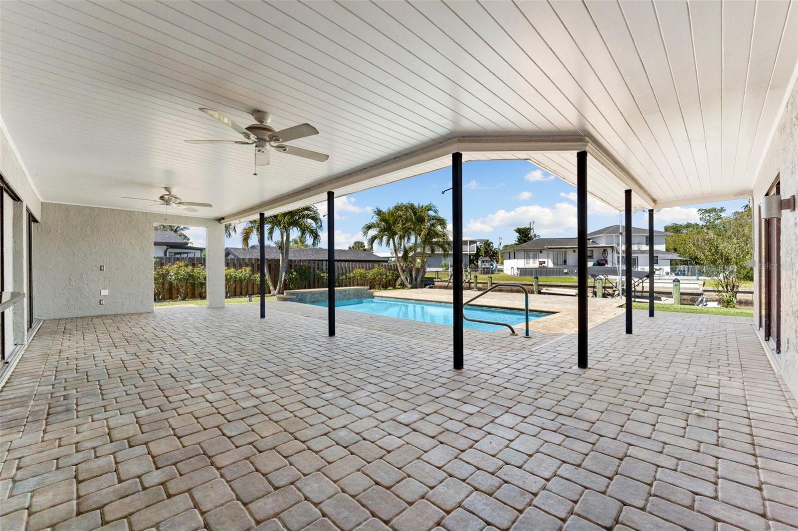 124 E NORTH SHORE AVE, NORTH FORT MYERS, FL, 33917