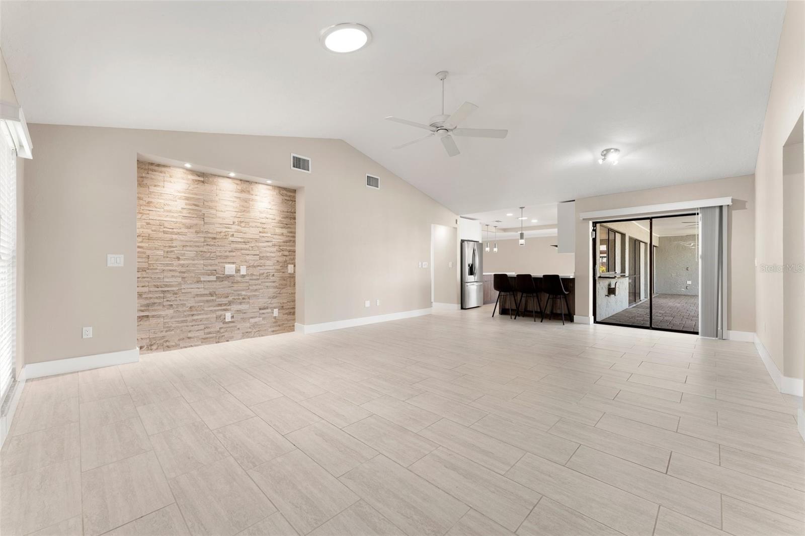 124 E NORTH SHORE AVE, NORTH FORT MYERS, FL, 33917