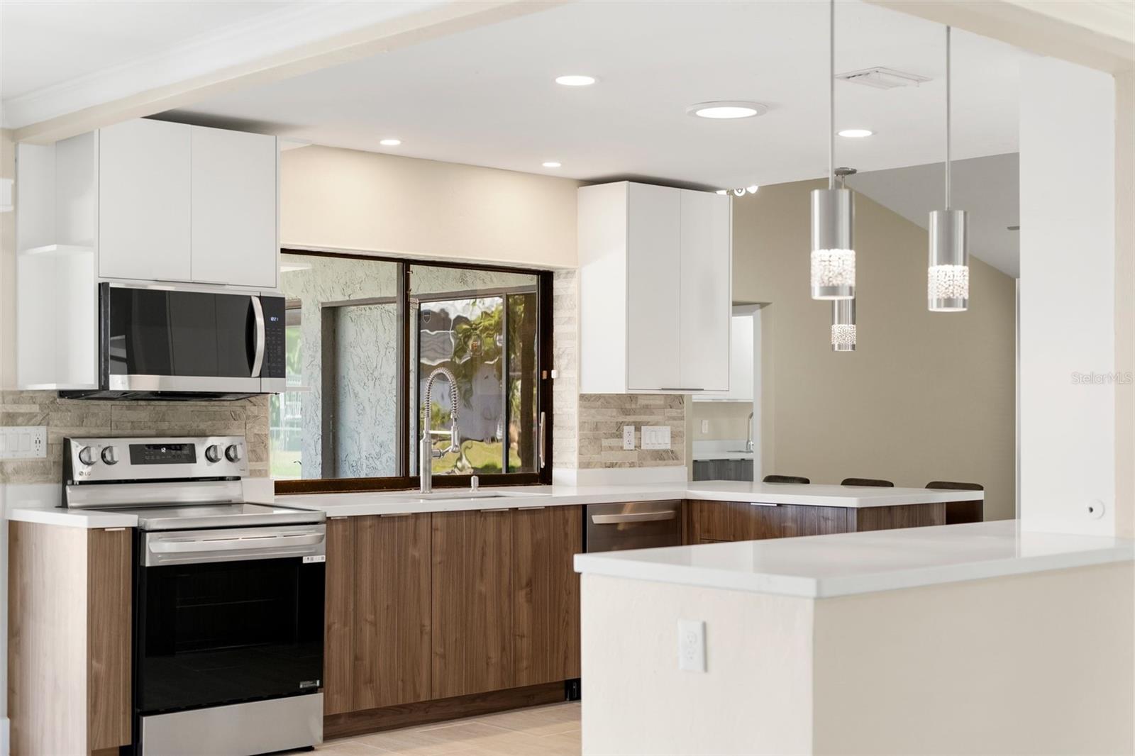 124 E NORTH SHORE AVE, NORTH FORT MYERS, FL, 33917