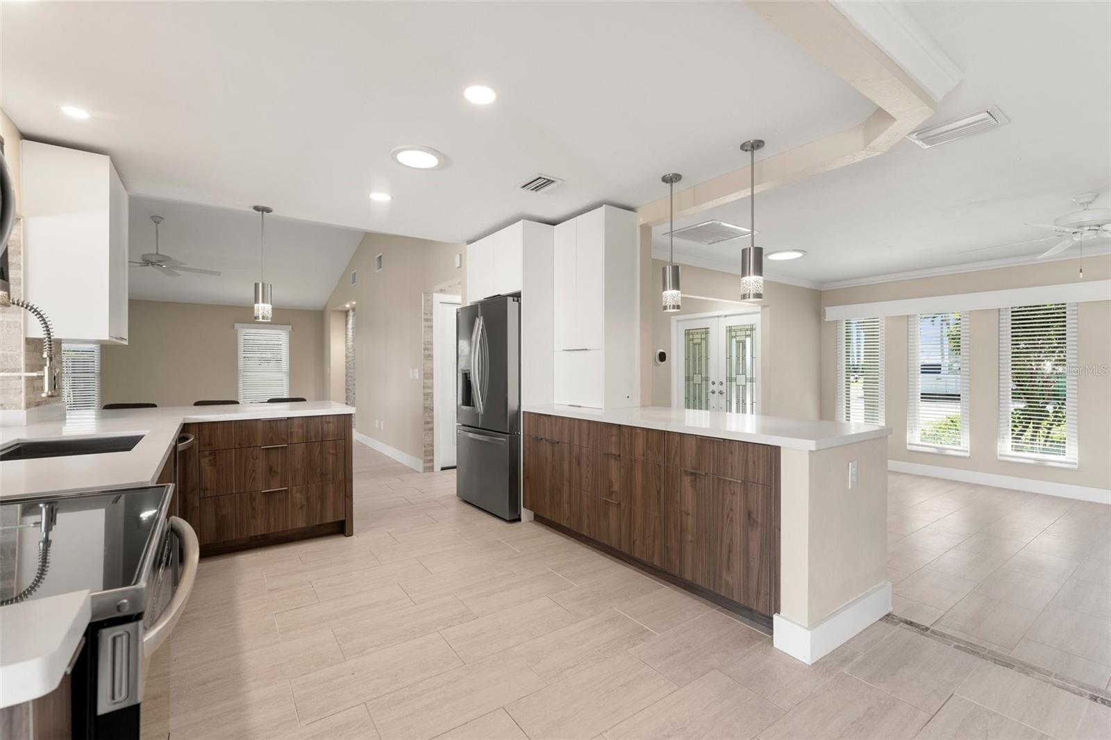 124 E NORTH SHORE AVE, NORTH FORT MYERS, FL, 33917