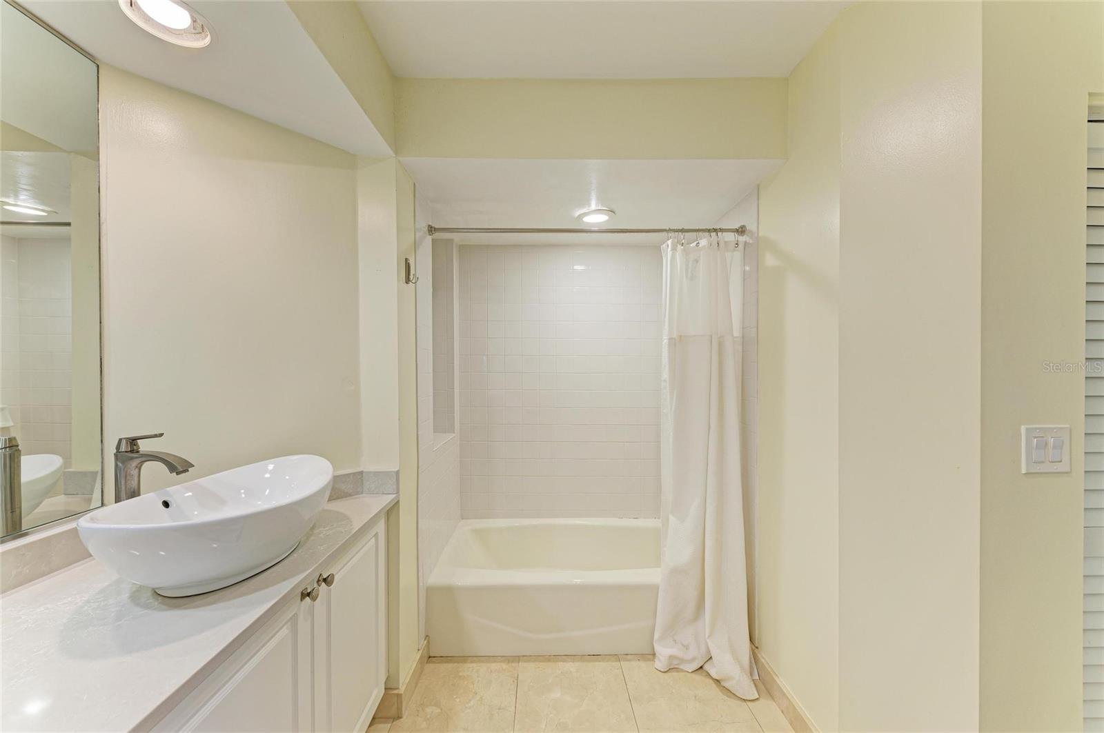 3605 54TH DR W #101, BRADENTON, FL, 34210