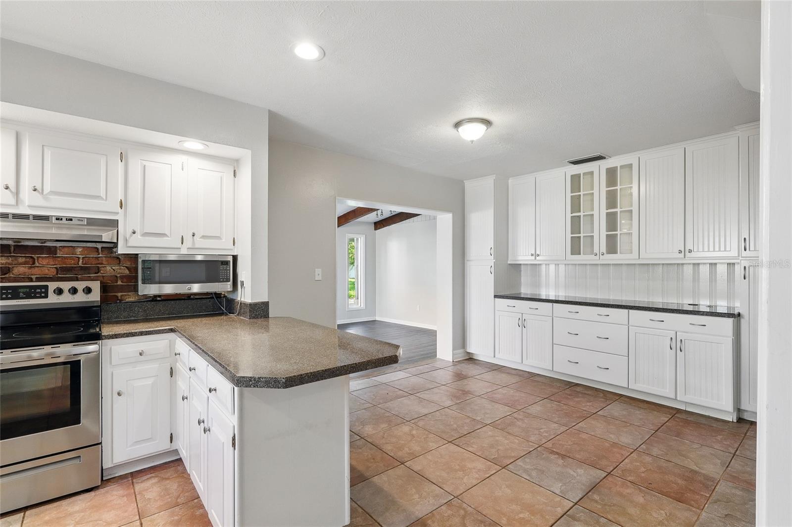 2809 KIMBERLY LANE LN, TAMPA, FL, 33618