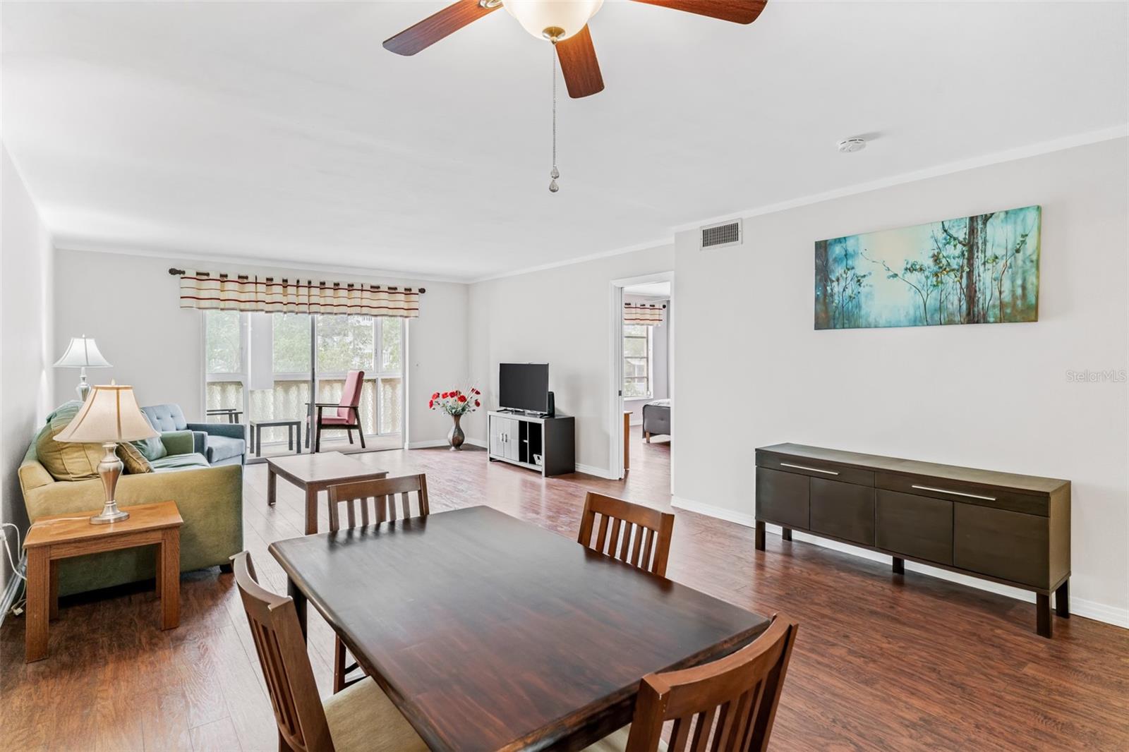 Spacious living and dining room