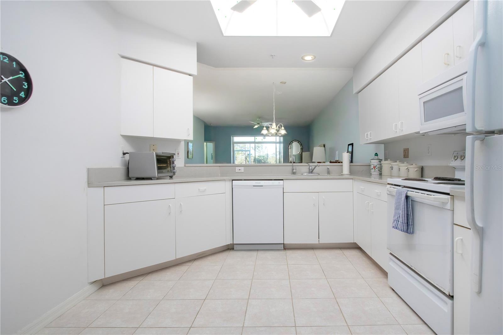 9641 CASTLE POINT DR #1211, SARASOTA, FL, 34238