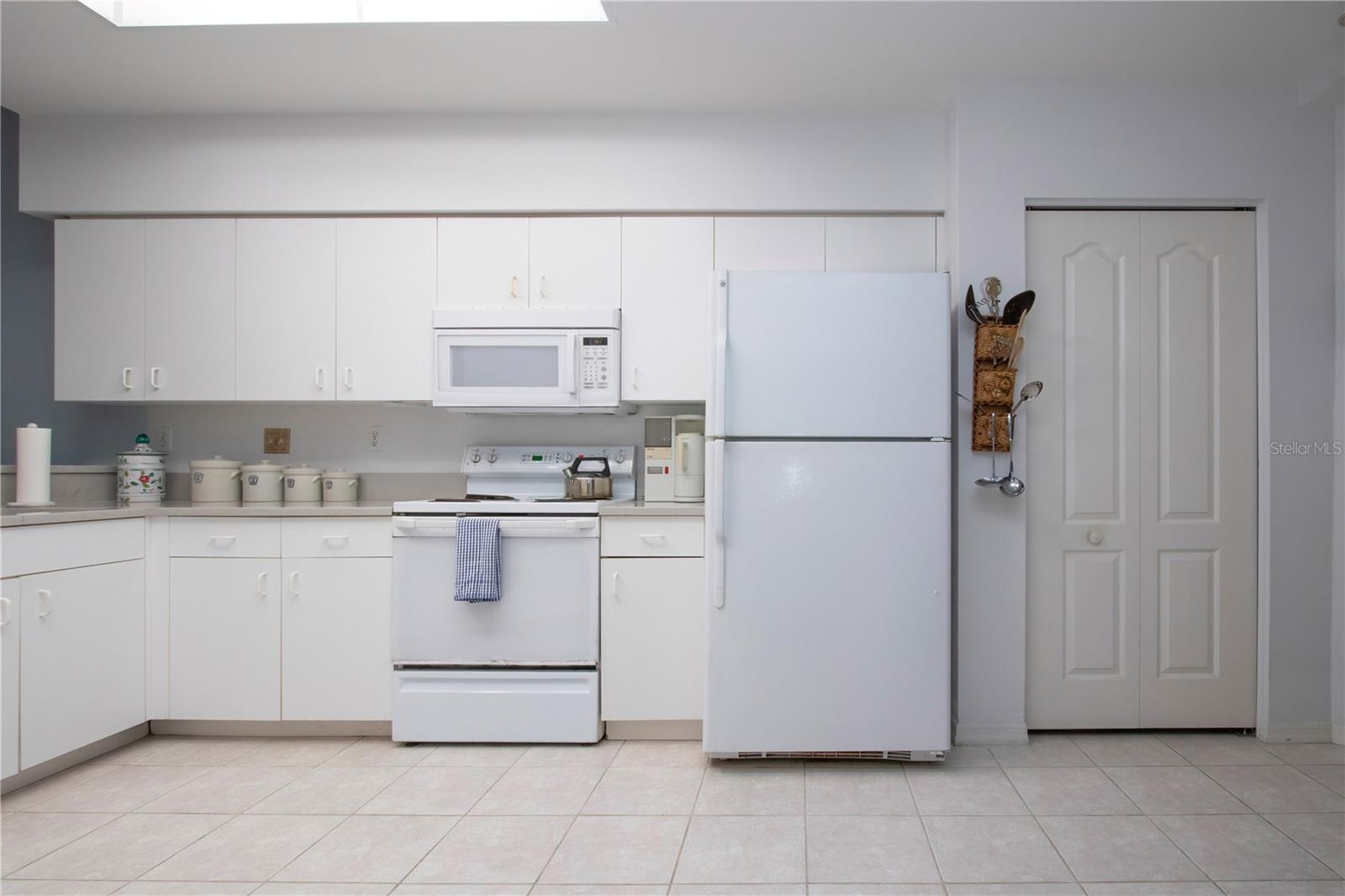 9641 CASTLE POINT DR #1211, SARASOTA, FL, 34238