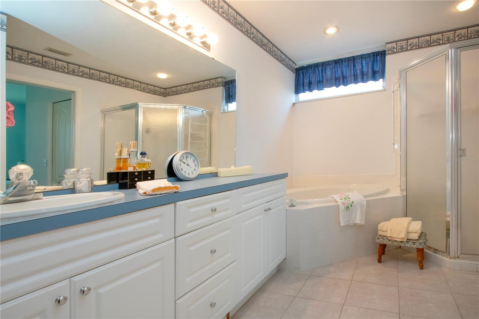 9641 CASTLE POINT DR #1211, SARASOTA, FL, 34238