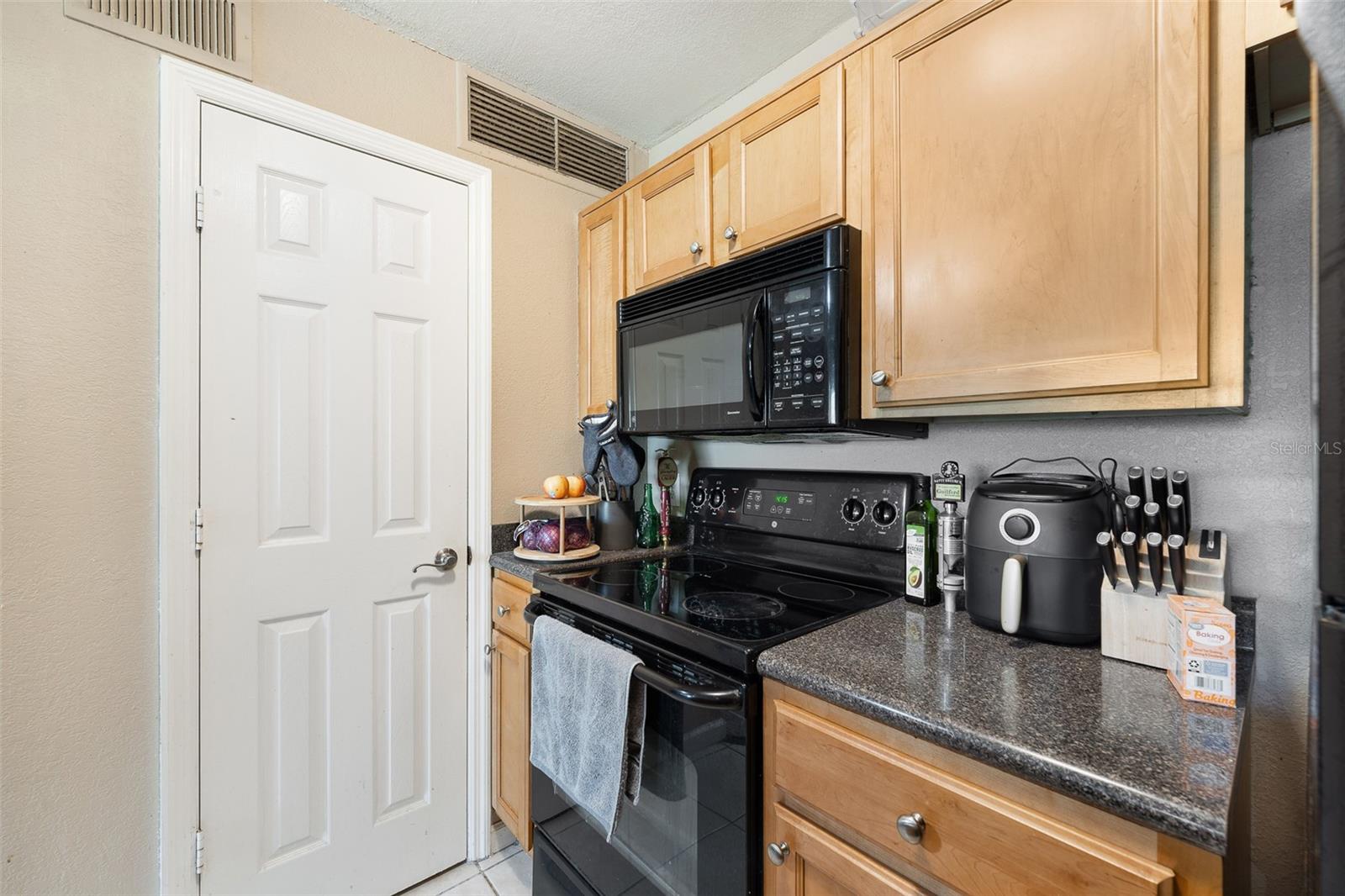 325 LAKEPOINTE DR #303, ALTAMONTE SPRINGS, FL, 32701