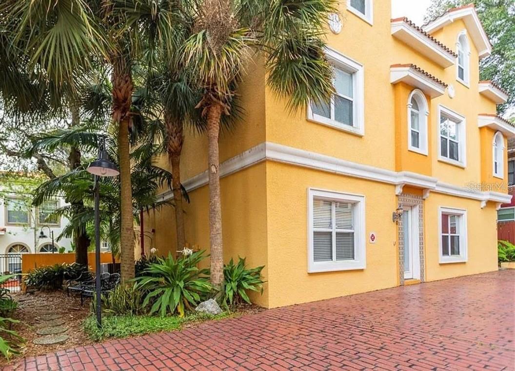 220 7TH AVE N, ST PETERSBURG, FL, 33701