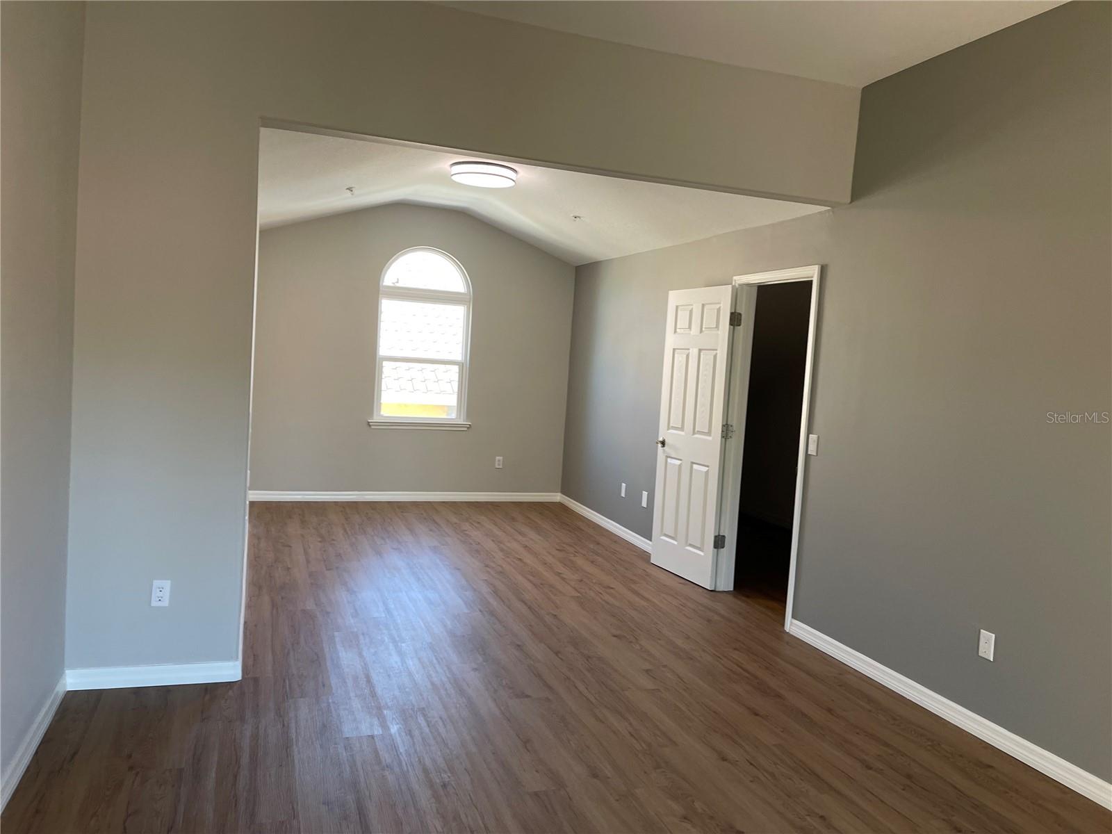 220 7TH AVE N, ST PETERSBURG, FL, 33701