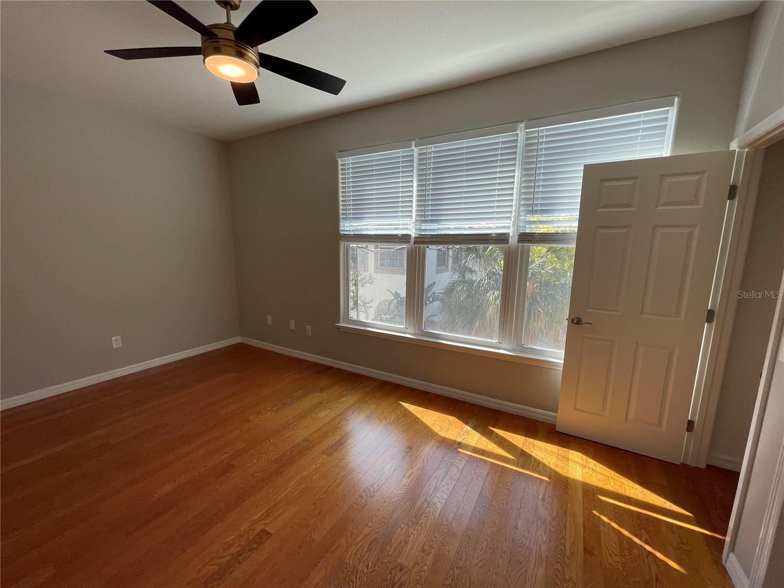 220 7TH AVE N, ST PETERSBURG, FL, 33701